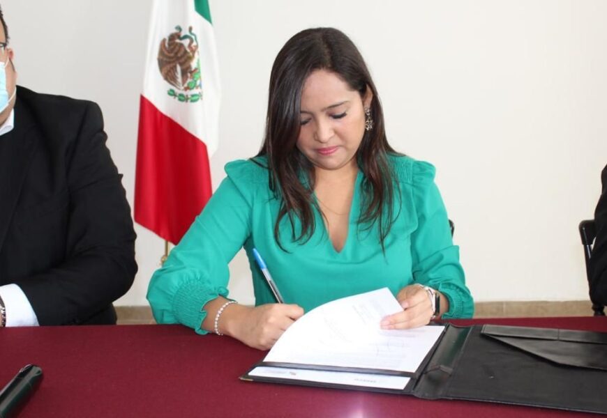 Signan SEDECO y comité consultivo de Bienestar convenio para uso de firma electrónica avanzada