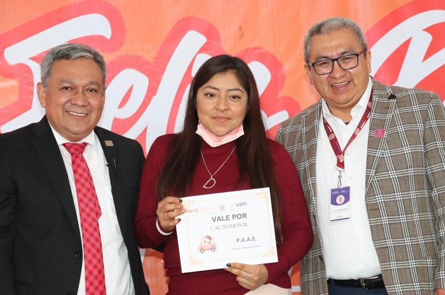 Festejan autoridades educativas y sindicales a trabajadores de apoyo y asistencia a la educación
