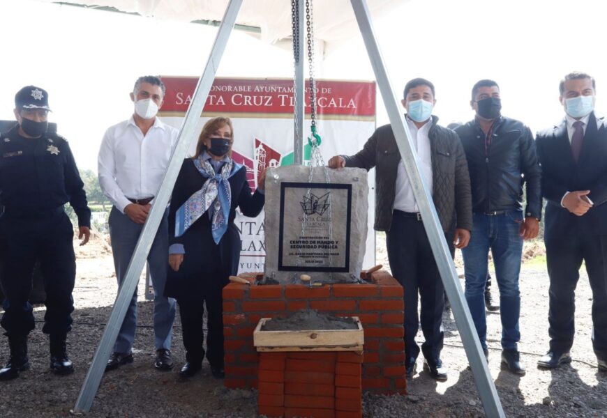 Colocó Gobernadora primera piedra del C2 de Santa Cruz Tlaxcala