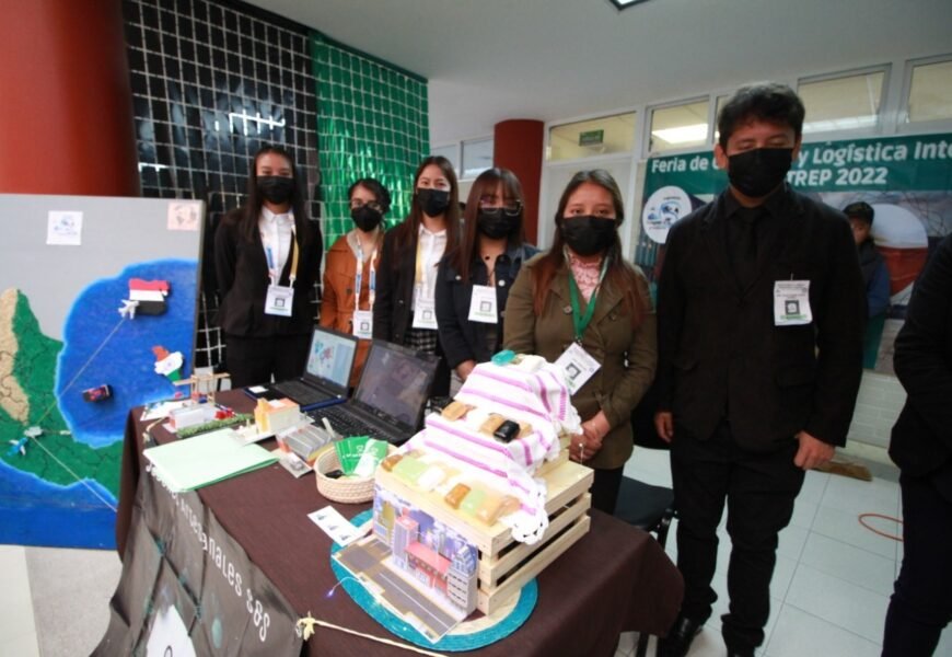 Alumnos de la UPTREP presentaron 17 proyectos en la primera expo comercio internacional Alumnos de la UPTREP presentaron 17 proyectos en la primera expo comercio internacional