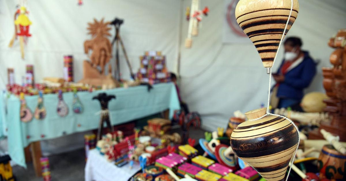 Otorga Ayuntamiento de Tlaxcala espacio inmejorable para que artesanos comercialicen sus productos