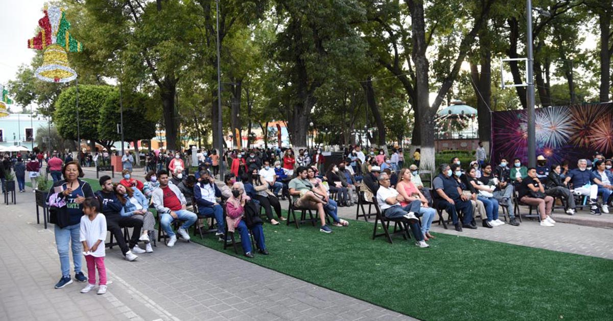 Visitantes locales, nacionales y extranjeros llenan el Centro Histórico de Tlaxcala Capital