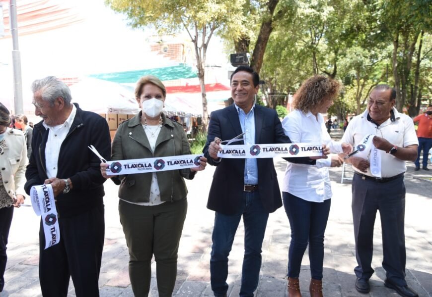 Actividades artísticas, culturales y pabellón de artesanías, engalanan el Zócalo de la Ciudad de Tlaxcala Actividades artísticas, culturales y pabellón de artesanías, engalanan el Zócalo de la Ciudad de Tlaxcala