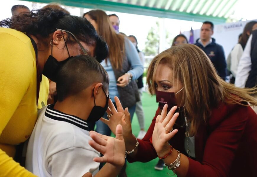 Entregó Gobernadora 134 auxiliares auditivos para personas con discapacidad