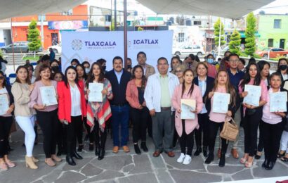 Entrega ICATLAX 367 constancias en Nanacamilpa, Hueyotlipan y Benito Juárez