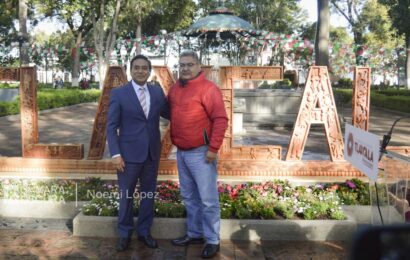 Devela Ayuntamiento de Tlaxcala letras monumentales talladas en madera