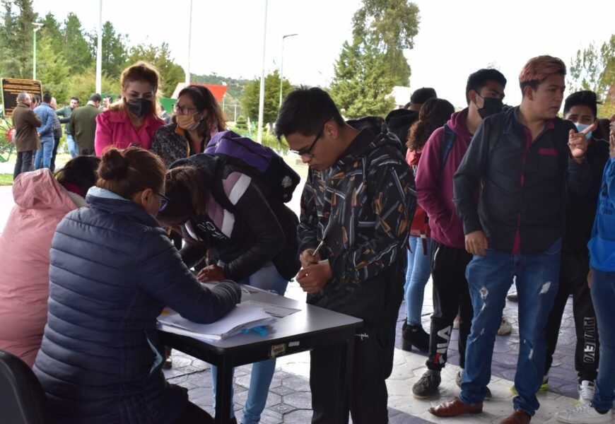 Entrega UTT mil becas económicas para alumnos de nuevo ingreso