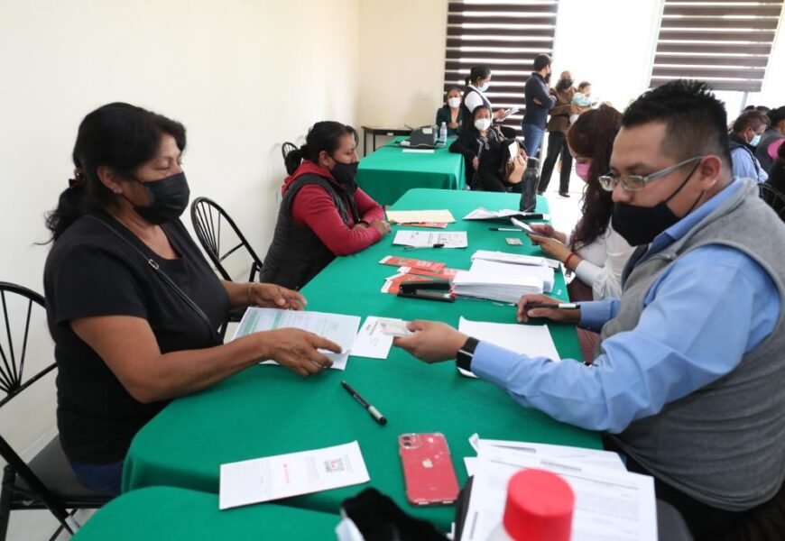 Inicia SEPE entrega de tarjetas bancarias del programa «La escuela es de las y los Tlaxcaltecas»