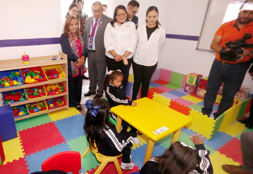 Entrega Gobernadora claves y ludotecas a centros de atención infantil
