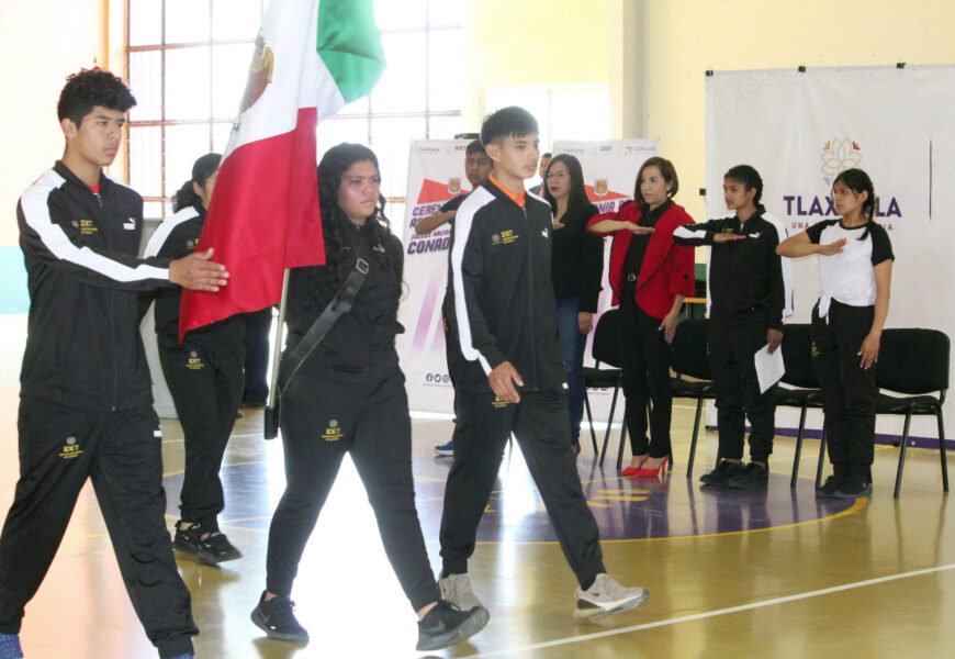 Abanderan delegación que participará en juegos nacionales populares CONADE 2022