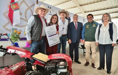 Entregó Gobernadora maquinaria agrícola y reconocimientos a productores tlaxcaltecas