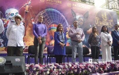 Disfrutó Gobernadora junto a cientos de personas del desfile de la Gran Feria Tlaxcala 2022