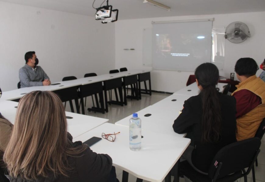 Mantiene COLTLAX acciones de sensibilización para erradicar la violencia de género