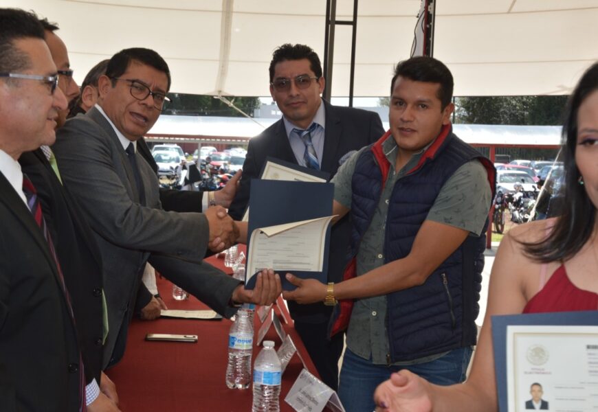 Entrega Universidad Politécnica de Tlaxcala 535 títulos