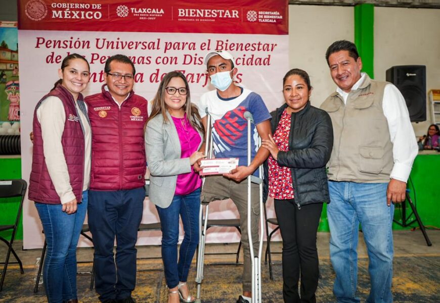 Avanza en Tlaxcala entrega de tarjetas de la pensión universal a personas con discapacidad