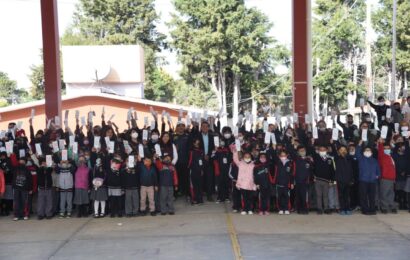 Rinden protesta niñas y niños vigilantes del medio ambiente en Tlaxcala Capital
