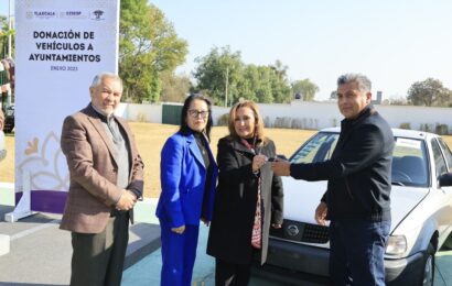 Gobierno del estado y OFS entregan 12 vehículos a municipios para contribuir con tareas de seguridad