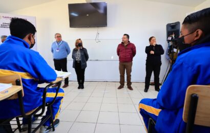 Alumnos de telesecundaria en Nopalucan reciben Aula didáctica y equipamiento
