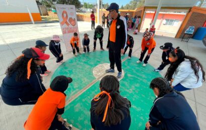 Niñas y niños de Españita participan en la conmemoración del día naranja
