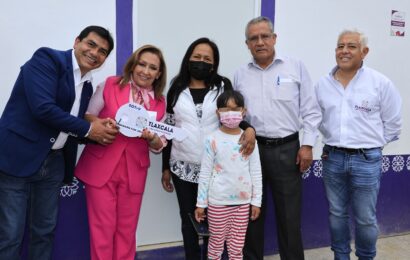 Gobernadora entrega dos Unidades básicas de vivienda en Tocatlán