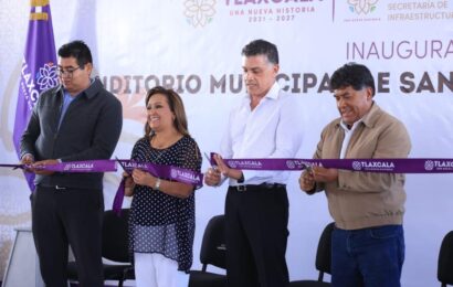 Gobernadora entregó tercera etapa de construcción del auditorio de Tecopilco