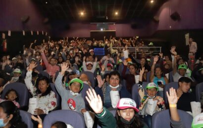 Con funciones de cine, el sistema estatal dif festeja a la niñez tlaxcalteca
