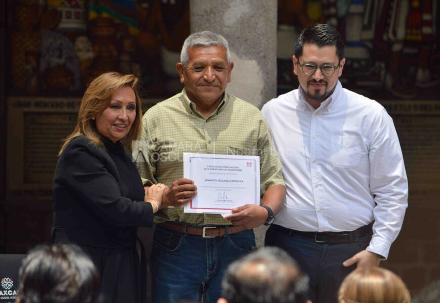 Entrega Gobierno e Infonavit reconocimientos a derechohabientes tlaxcaltecas