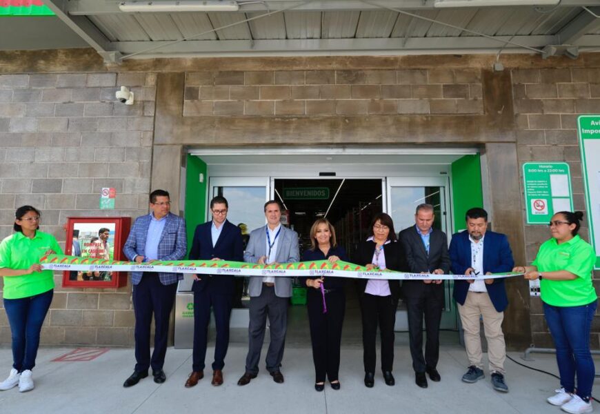 Inaugura Gobernadora centro comercial en Calpulalpan