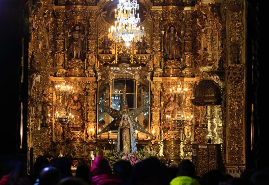 Emotiva serenata ofrece Gobernadora y Carlos Rivera a la Virgen de Ocotlán