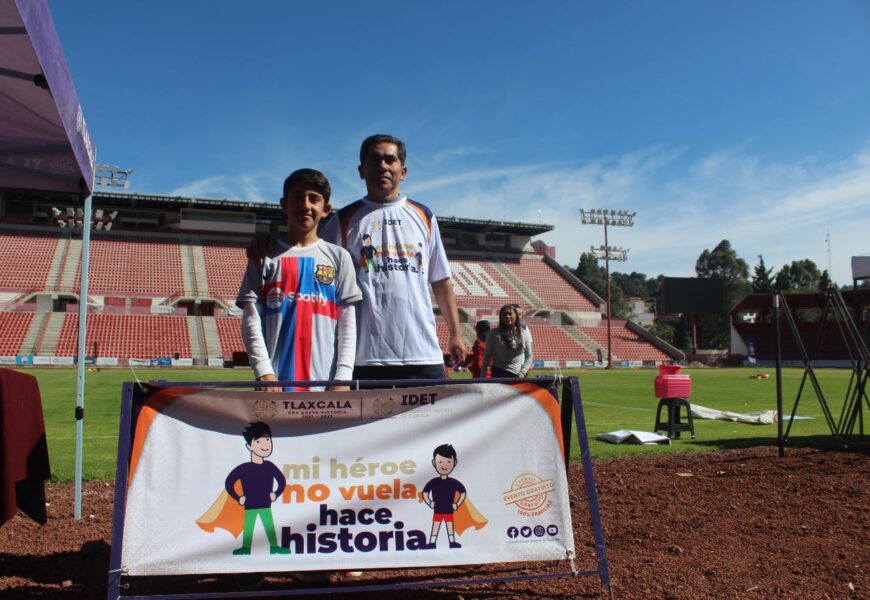 Celebra IDET a papás con «Mi héroe no vuela, hace historia»