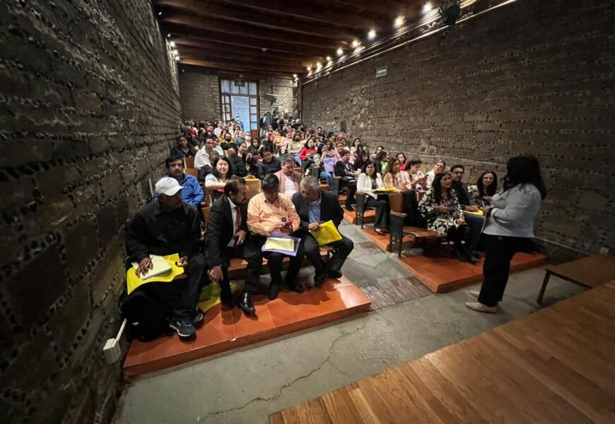 Realiza SEPE-USET conferencia “Global Citizenship” para 100 maestros de inglés