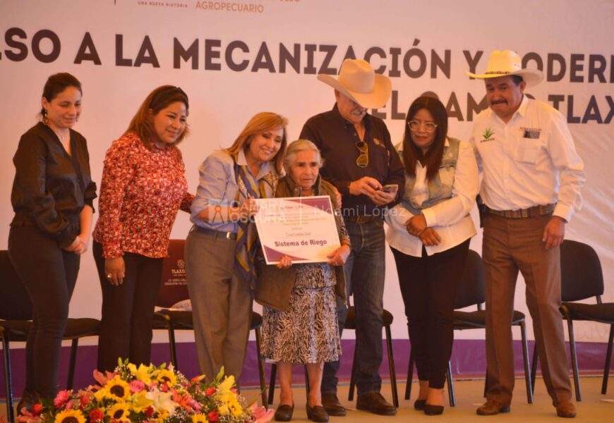 Entrega gobernadora apoyos al sector agropecuario en Tlaxcala