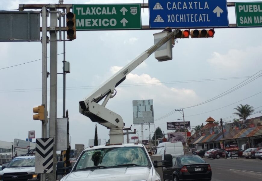 Continúa SMyT trabajos de mantenimiento en la red de semáforos del estado
