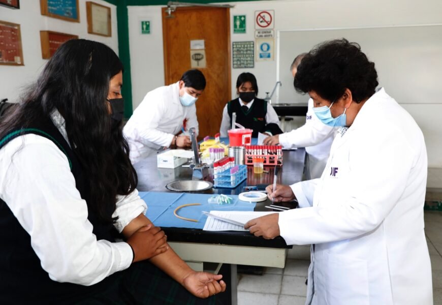 Atiende Observatorio de Enfermedades Renales a alumnos de nivel medio superior