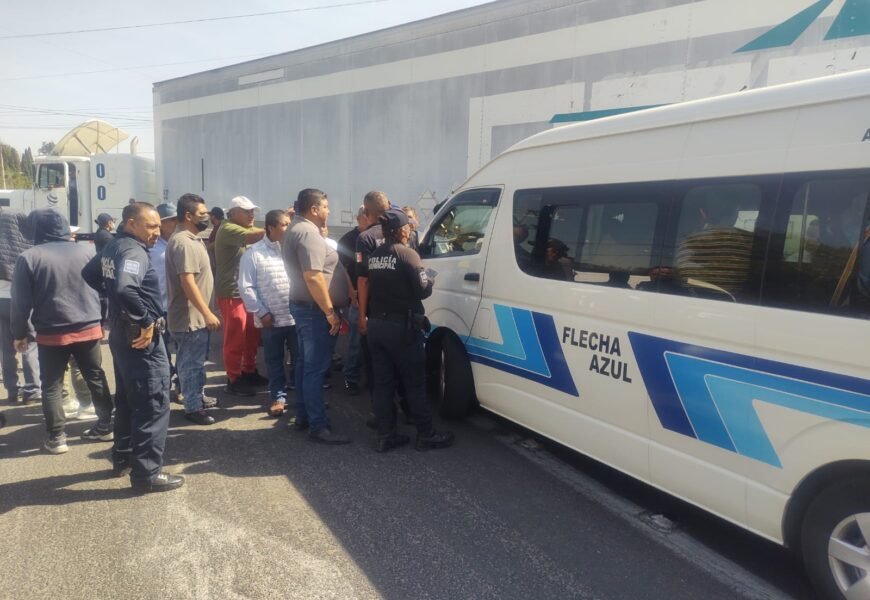 Retira SMyT cuatro unidades de transporte público por prestar el servicio fuera de ruta Retira SMyT cuatro unidades de transporte público por prestar el servicio fuera de ruta