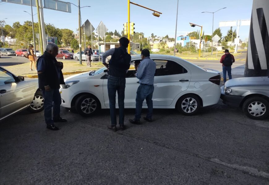 Retiró SMyT dos unidades por prestar servicio público de transporte sin autorización