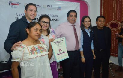 Autoridades Estatales premian a 21 participantes del II Concurso Artesanal Ixtenco 2023