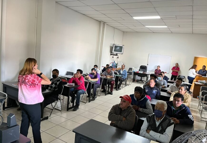 Capacitó SMyT A 3 mil operadores de transporte público Capacitó SMyT A 3 mil operadores de transporte público