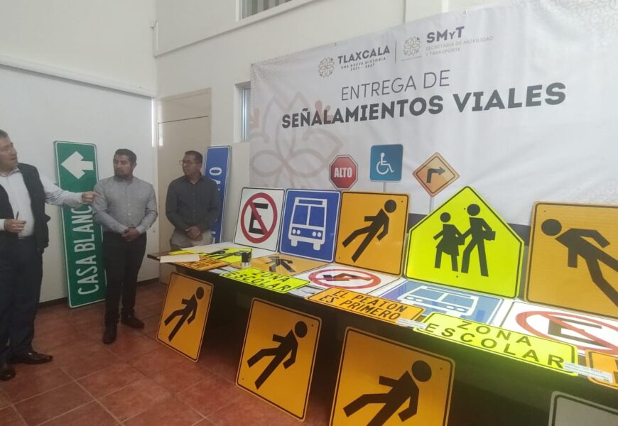 Beneficia SMyT a comunidades de Matlalohcan y El Rosario con señalamientos viales