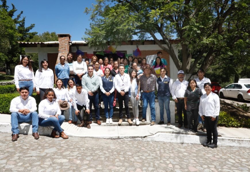 Refuerza Equinoterapia de SEDIF rehabilitación de niñas y niños con discapacidad