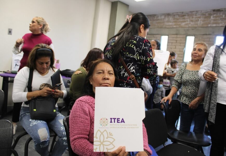 Mujeres Buscan Salir del Rezago Educativo: INEGI Mujeres Buscan Salir del Rezago Educativo: INEGI