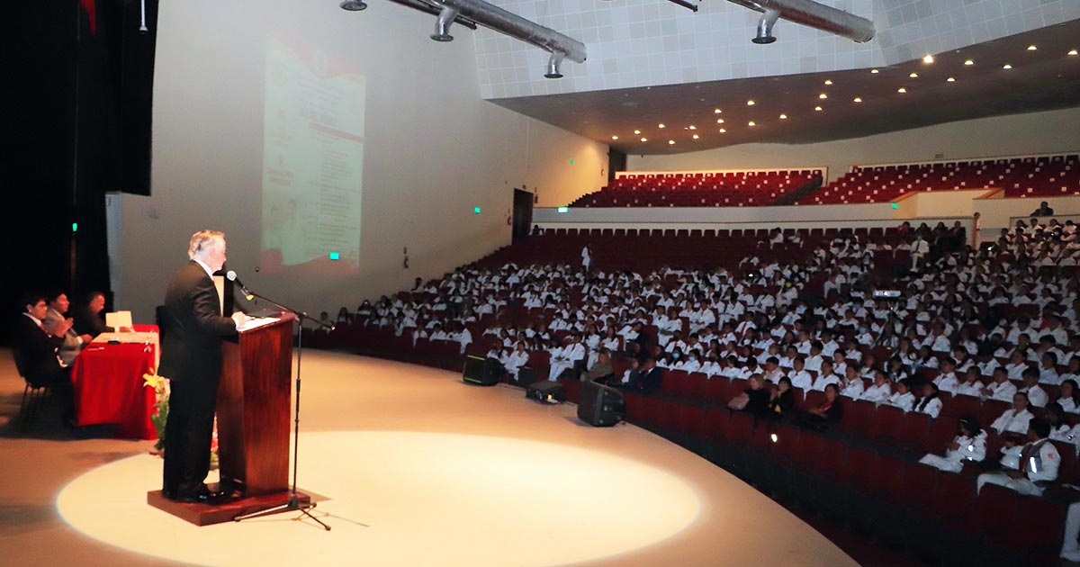 UATx rinde homenaje al Día del Médico: Compromiso con la salud y la ética