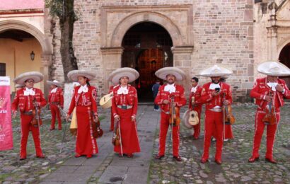 Tlaxcala Capital está de fiesta, celebran a ritmo de mariachi, mañanitas a la Ciudad