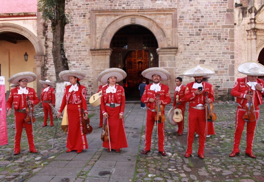 Tlaxcala Capital está de fiesta, celebran a ritmo de mariachi, mañanitas a la Ciudad