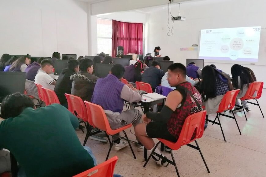 Promueve SEDIF estrategia de prevención del embarazo adolescente
