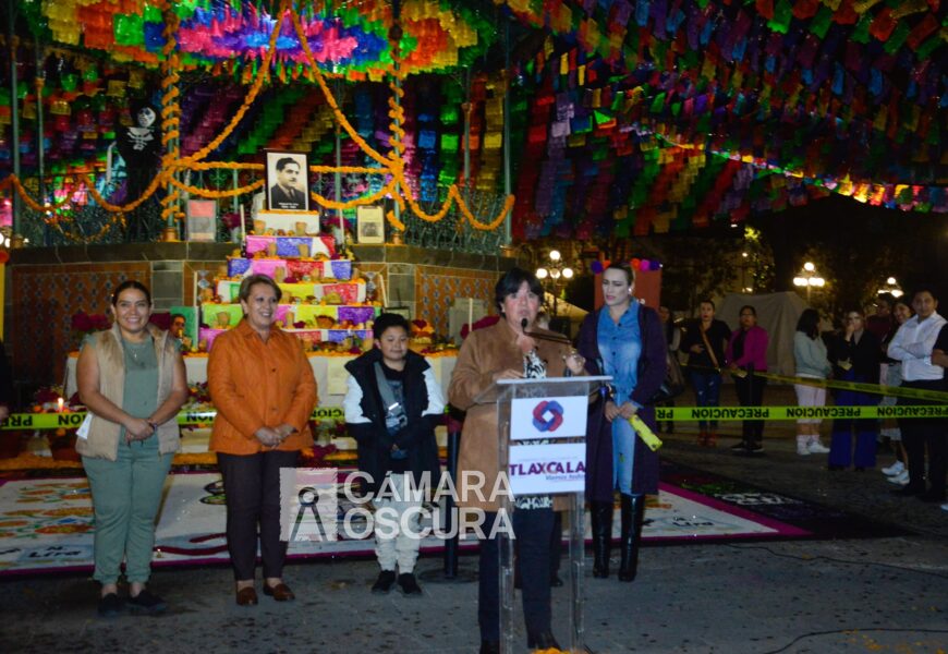 Alcaldesa inaugura ofrenda monumental en Tlaxcala Capital
