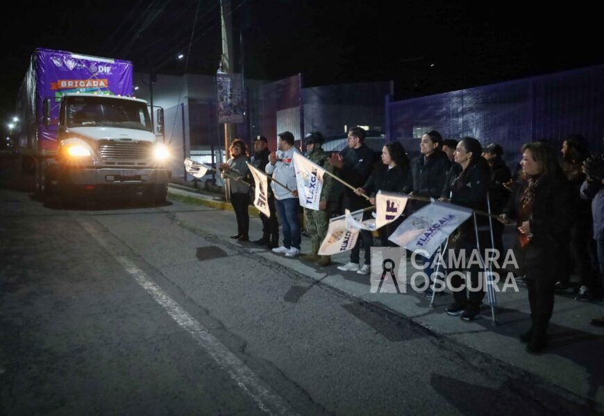 Gobernadora da salida a caravana de Ayuda SEDIF rumbo a Acapulco Gobernadora da salida a caravana de Ayuda SEDIF rumbo a Acapulco