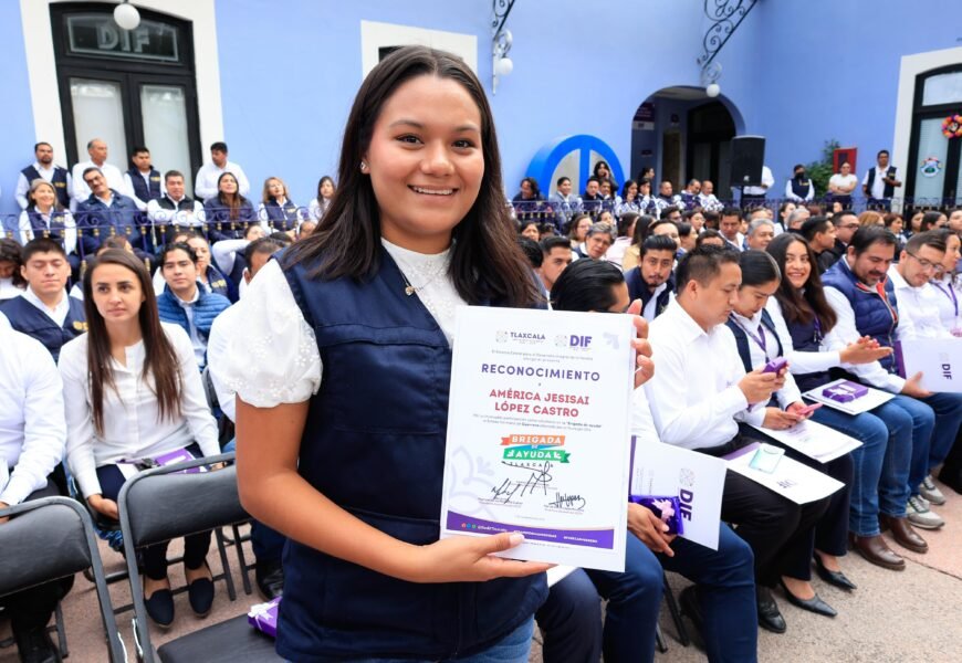 Entregó gobernadora reconocimientos a brigadistas que apoyaron a damnificados por huracán Otis Entregó gobernadora reconocimientos a brigadistas que apoyaron a damnificados por huracán Otis