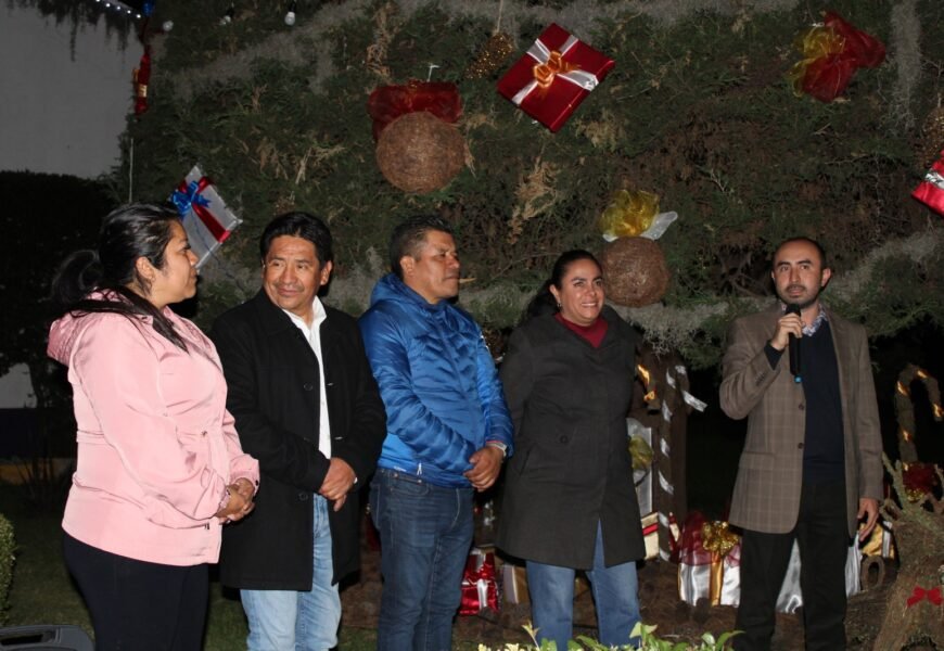 La SMA da la bienvenida a la Navidad con el encendido de árbol eco-amigable