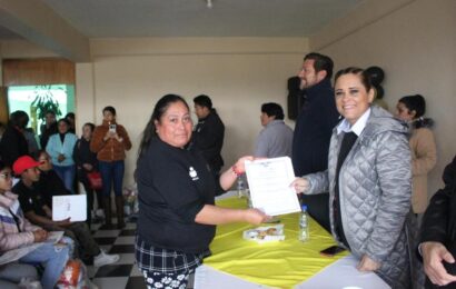 Entrega ITEA certificados de primaria y secundaria en Benito Juárez